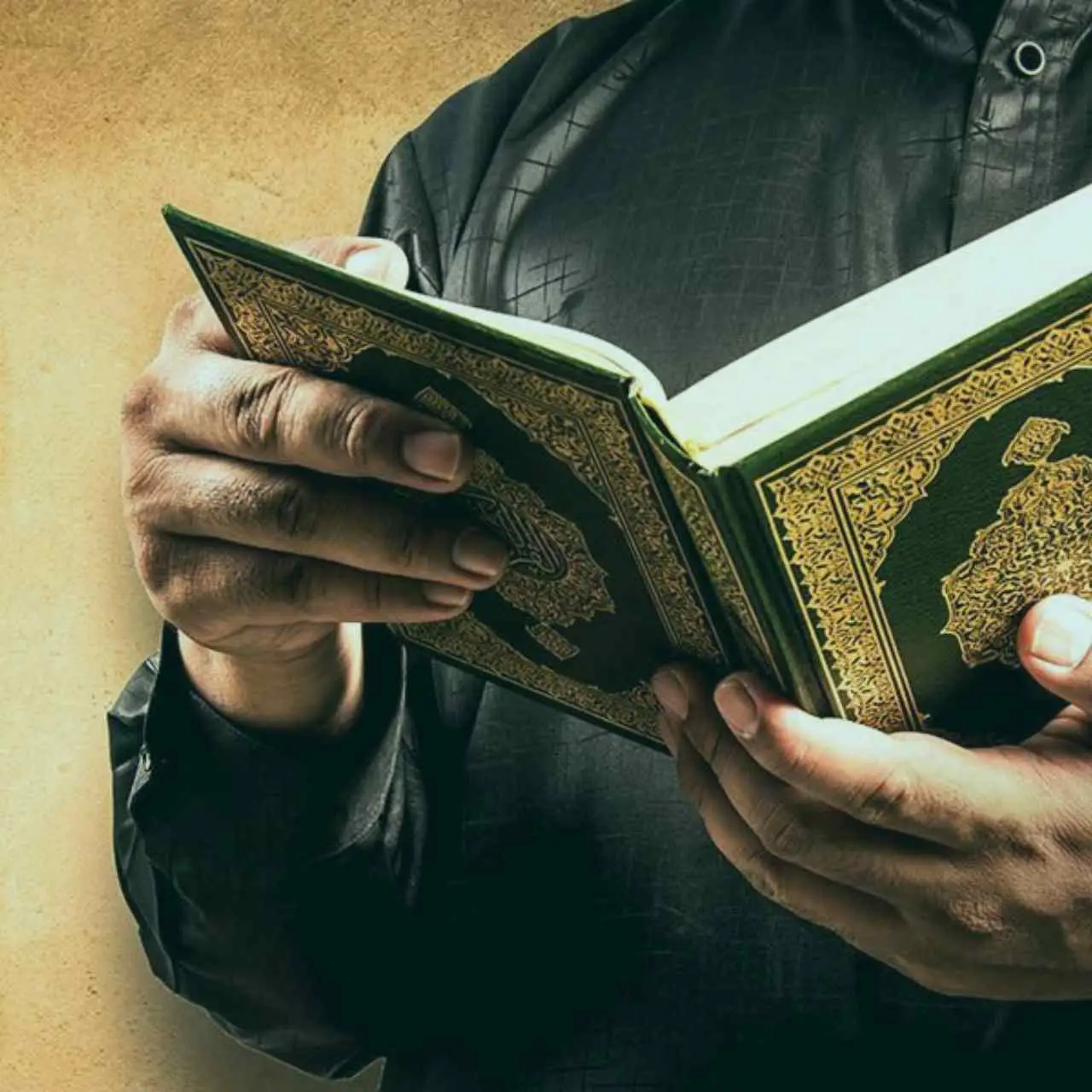 Quran Memorization Online Course 2 Our teacher is reading quran with proper tajweed.